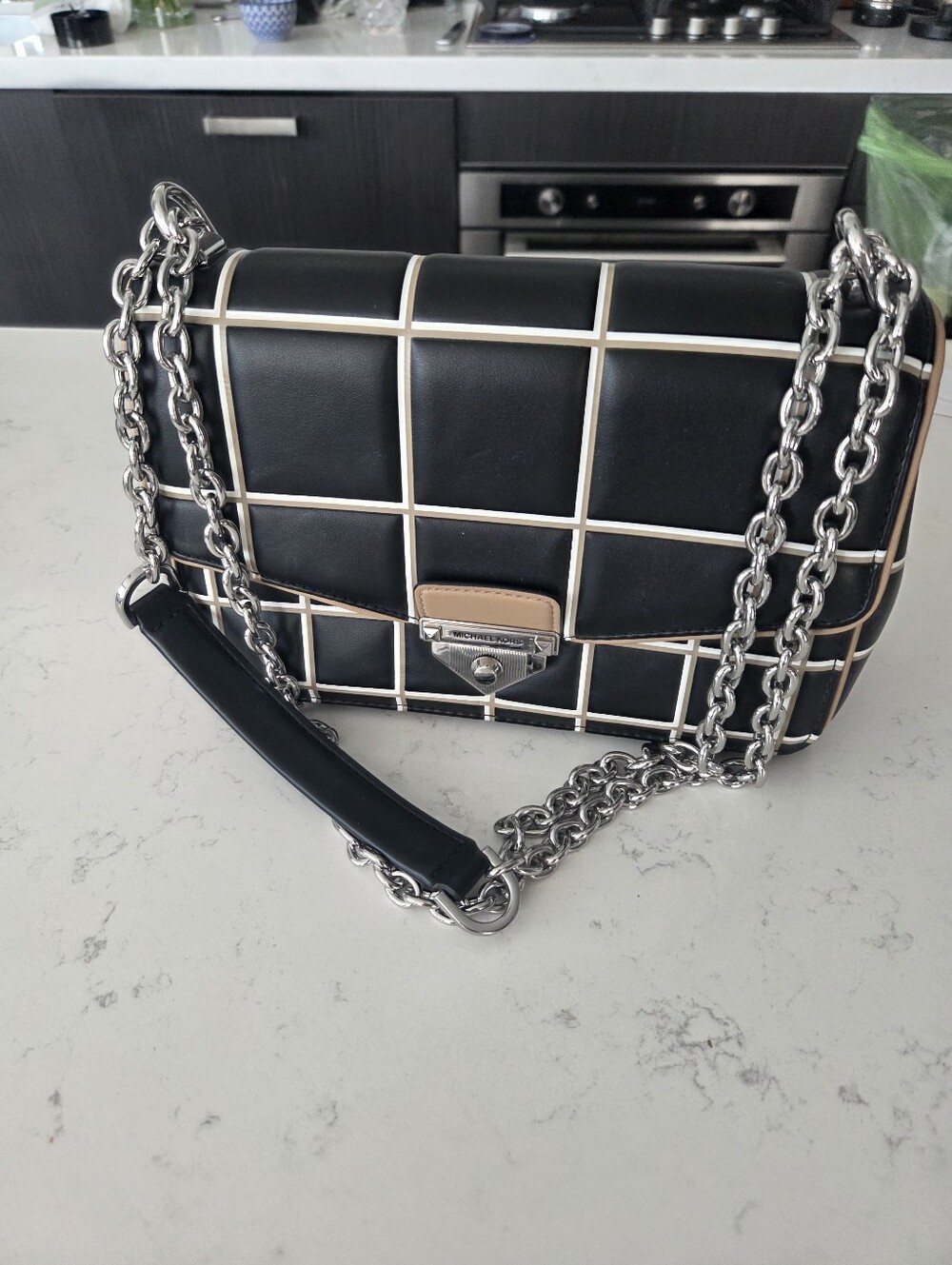 Michael Kors Black leather crossbody Or Dbl chain shoulder bag w/cream grid trim